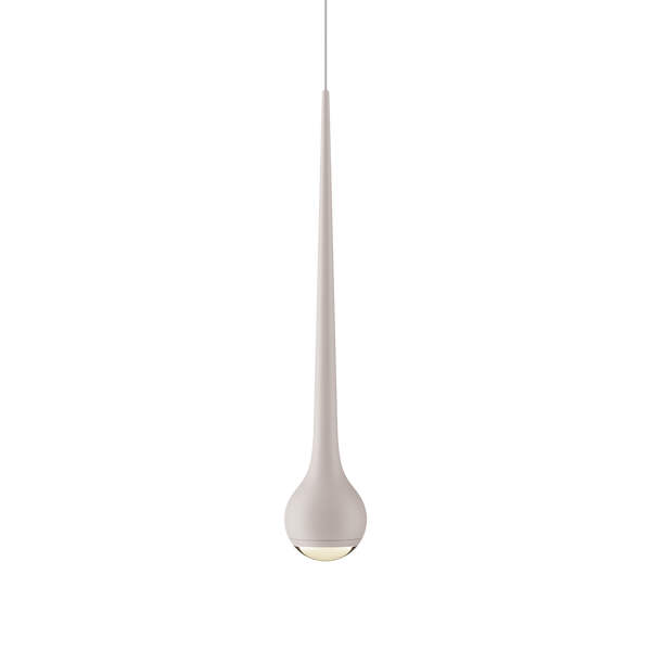 Falling Sun Pendelleuchte von GRAU in Sand White – höhenverstellbare Variante, tropfenförmiger Leuchtkörper aus sandweißem Aluminium, blendfreie Linse, dimmbares warmes LED-Licht