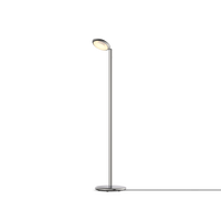 Parrot Floor Stehleuchte von GRAU in Polished – Seitenansicht, hochglanzpoliertes Aluminium, schwenkbarer Leuchtenkopf, moderne dimmbare LED-Designleuchte für Wohnzimmer