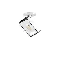 Studio Strahler von GRAU mit glänzender, rechteckiger LED-Leuchte und flexiblem Kopf für individuelles Lichtdesign an Wand und Decke.