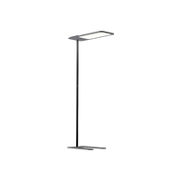 Xt-s One Stehleuchte von GRAU mit flachem Leuchtenkopf, minimalistisches Design und homogene LED-Ausleuchtung.