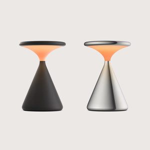 Salt Bundle von GRAU mit zwei Designerleuchten in konischem Metallgehäuse, warmes dimmbares Licht, minimalistisches Lichtdesign.
