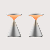 Salt Bundle von GRAU mit zwei minimalistischen LED-Tischleuchten aus mattgrauem Metall und warmem Lichtdesign